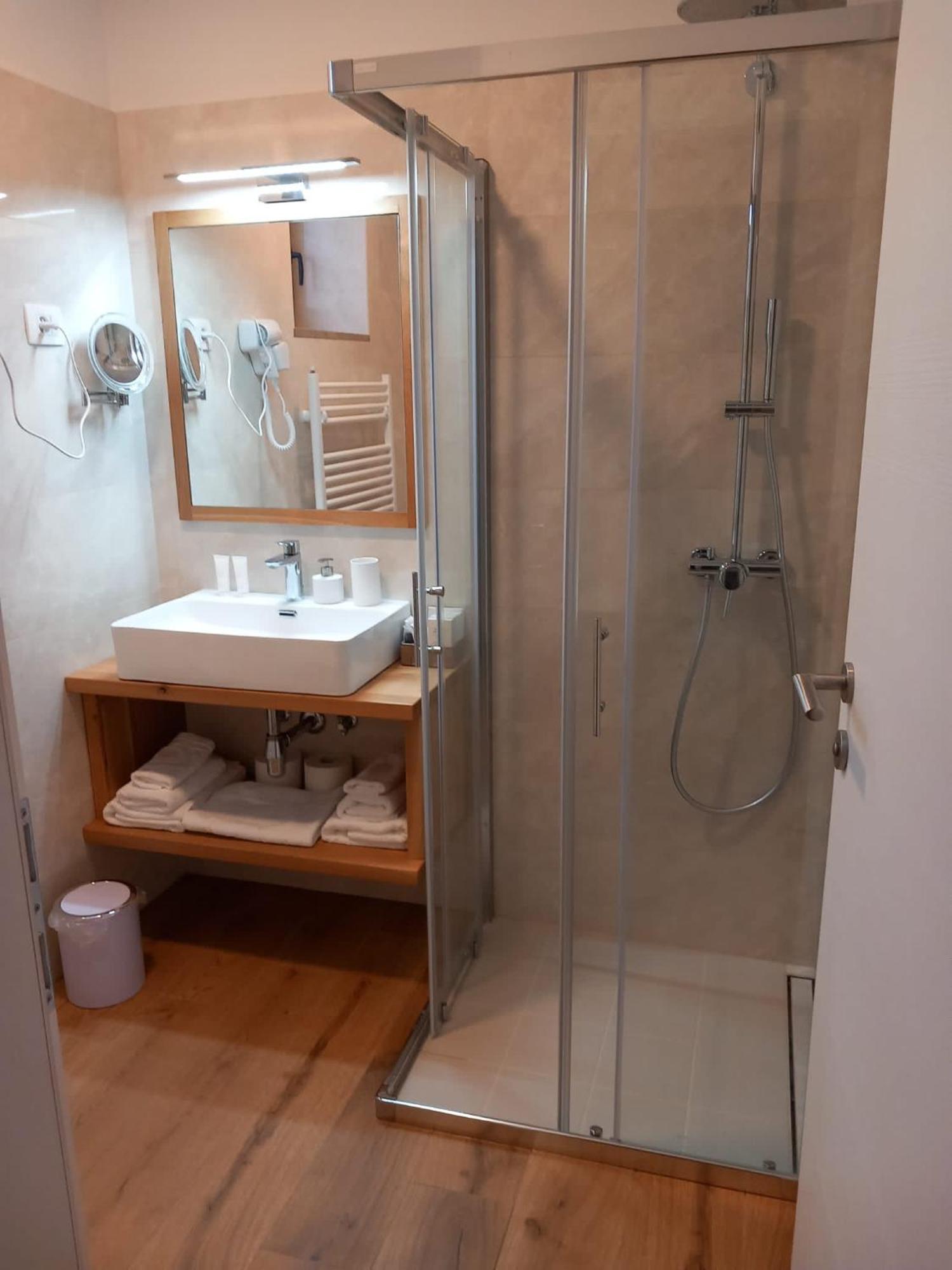 G House Hotel Dutovlje Eksteriør billede